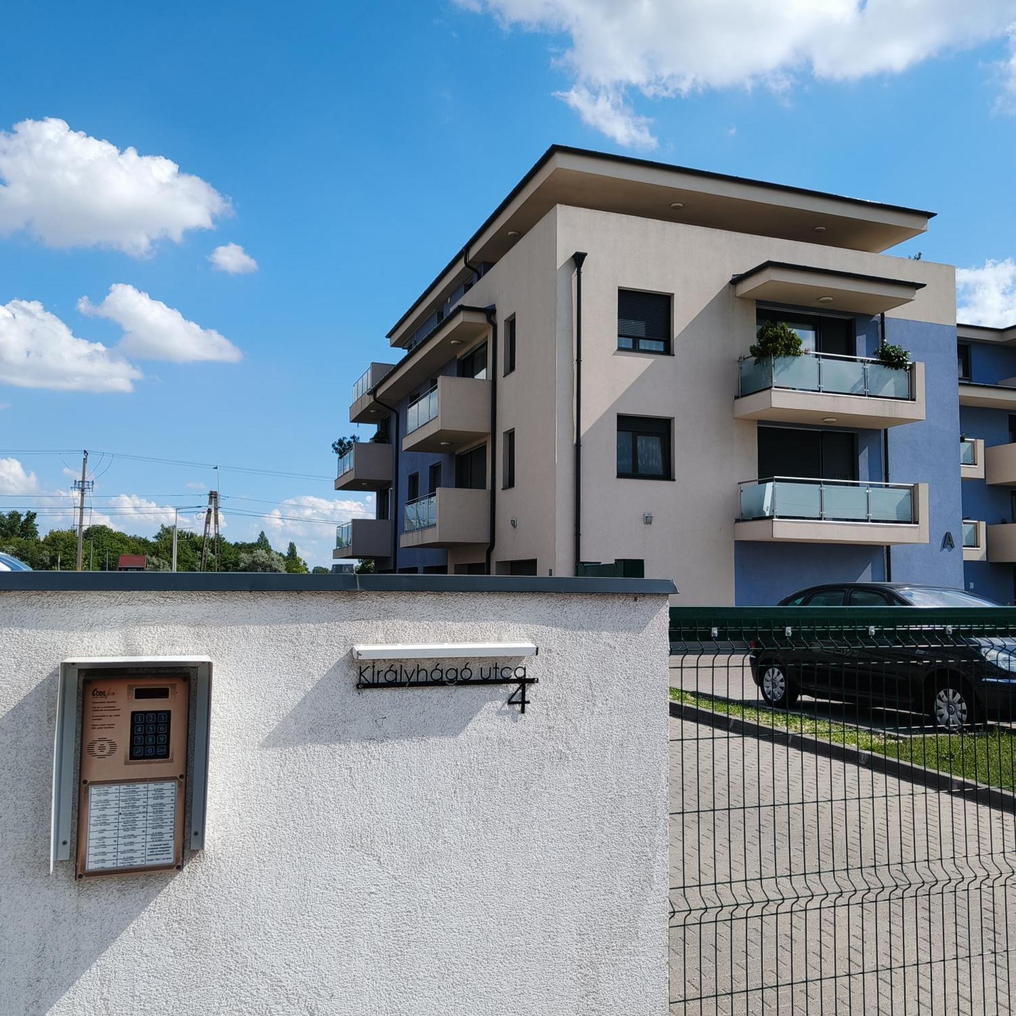Pe-Ki Lux Apartman Секешфехервар Экстерьер фото
